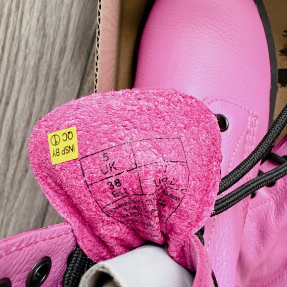 Dr. Martens boots Size 7 Pink Pascal Virginia Leather Boots 1460 women’s NW - Picture 15 of 16